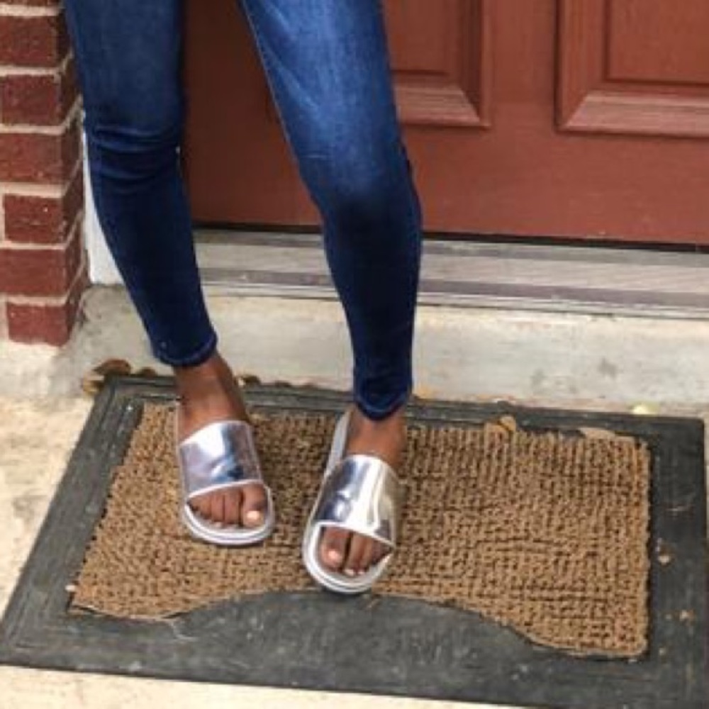 Sliver shiny beach sandals